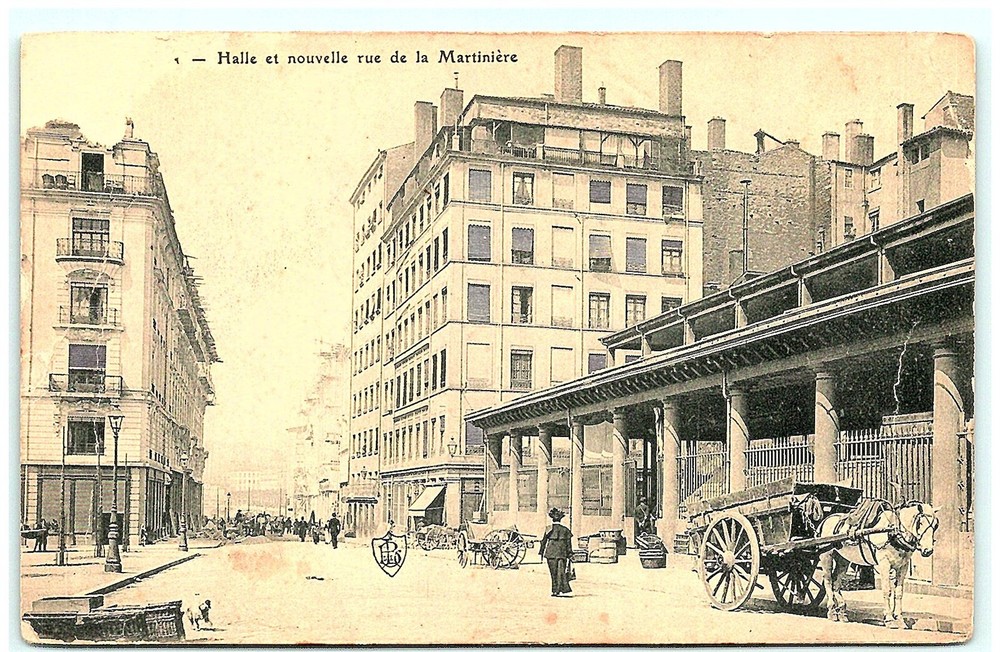 S02-0829, Halle Et Nouvelle Rue De La Martiniere, ***Vintage Postcard.