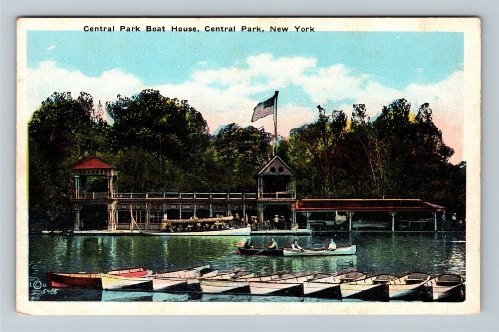 New York City, CENTRAL PARK BOATHOUSE, LAKE, VISITORS Vintage Souvenir Postcard
