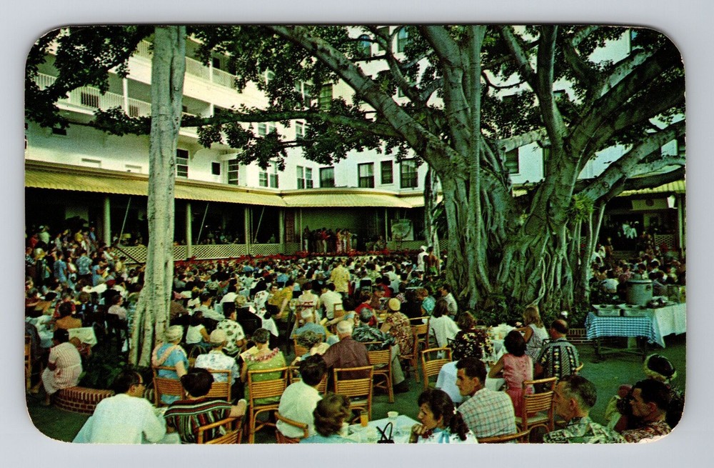 Vintage Moana Hotel Banyan Court Waikiki HI Hawaii Postcard