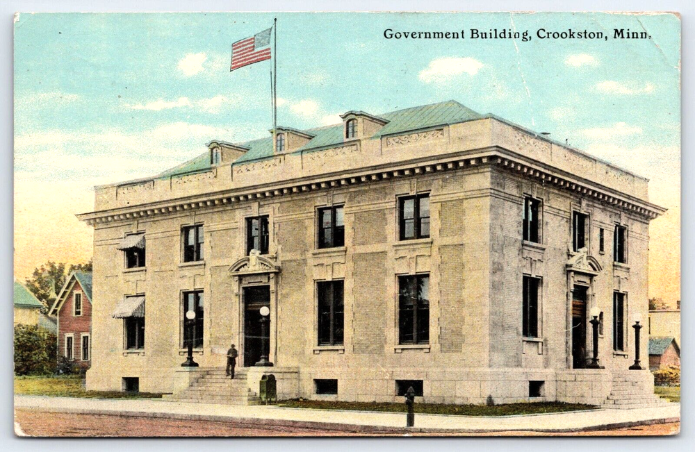 VINTAGE OLD ANTIQUE POSTCARD GOVERNMENT BUILDING USA FLAG CROOKSTON MINNESOTA