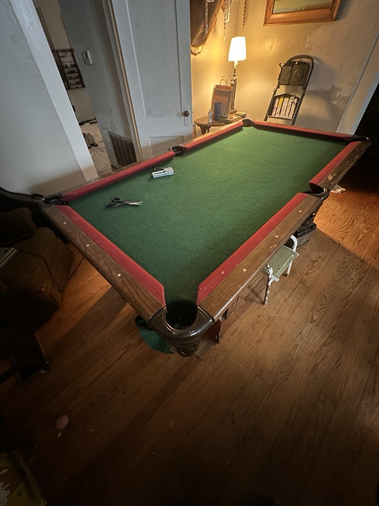 Green Felt Pool/Billiard Table with Pockets