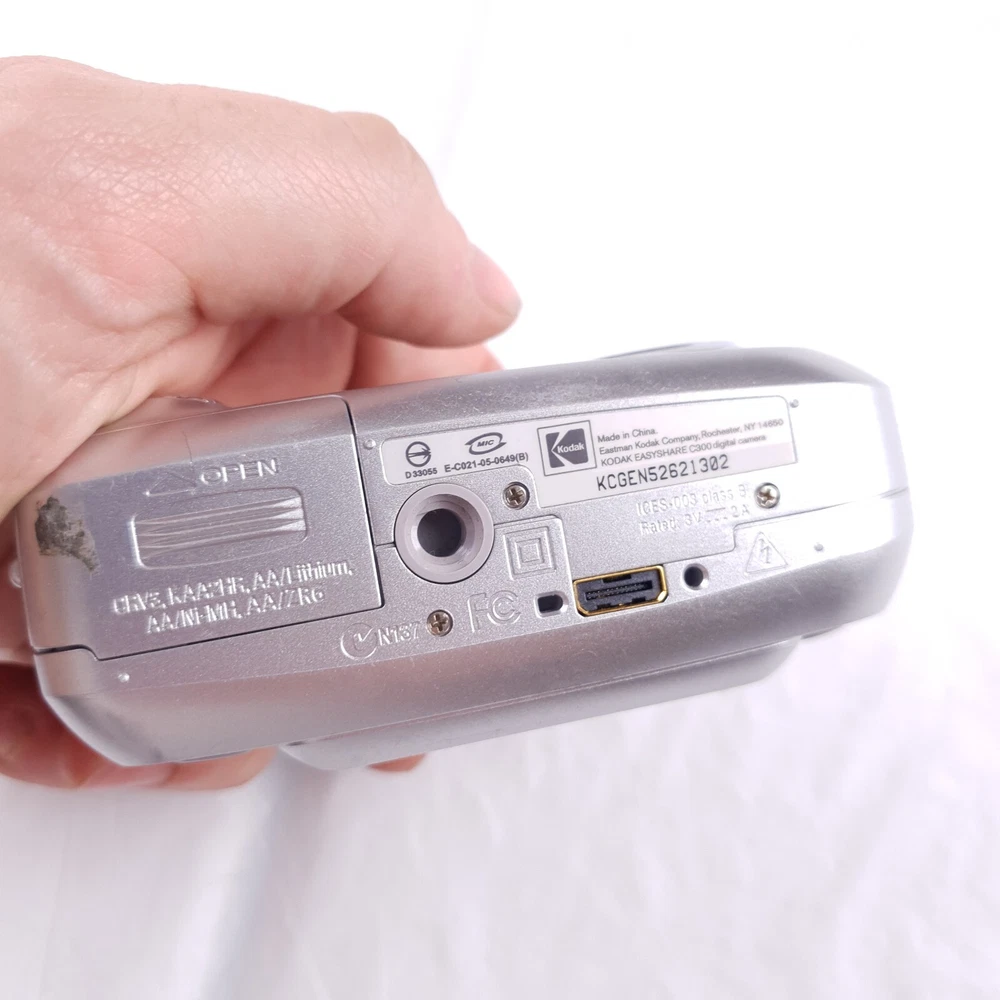 Kodak Easy Share C300 37mm Lens 3.2 Mega Pixel Battery Powered Digital ...