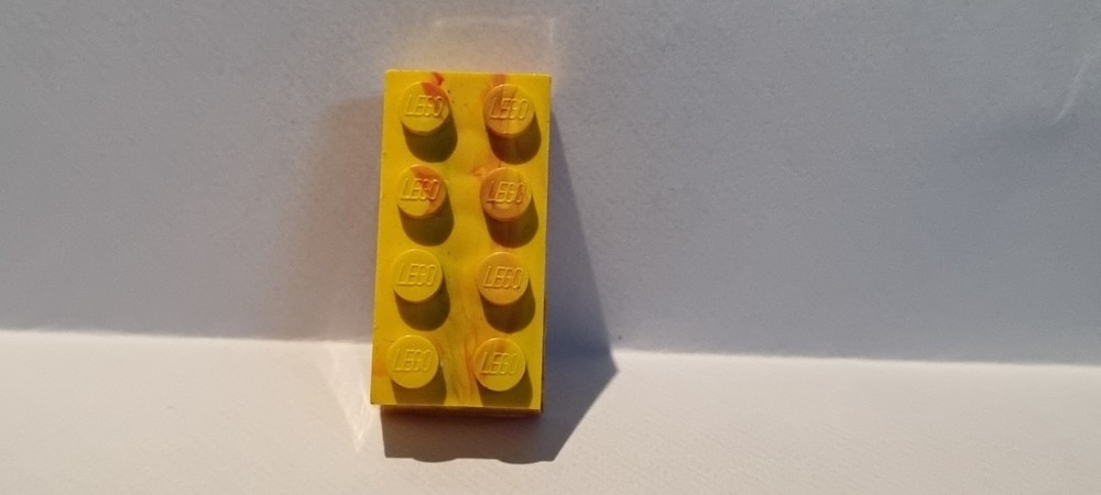 Grangemouth Lego Factory Test-mould Marbled yellow + Red Brick Unique 1970 lot16