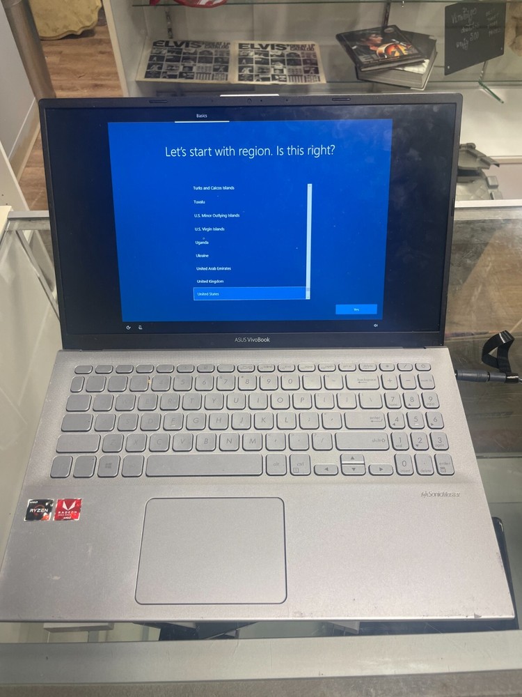 ASUS VivoBook 17.3