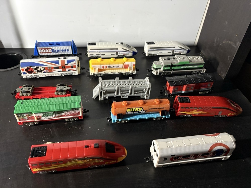 Jakks Pacific Power Train Lot of 15 Engines, Cars, Accessories Tested/Works