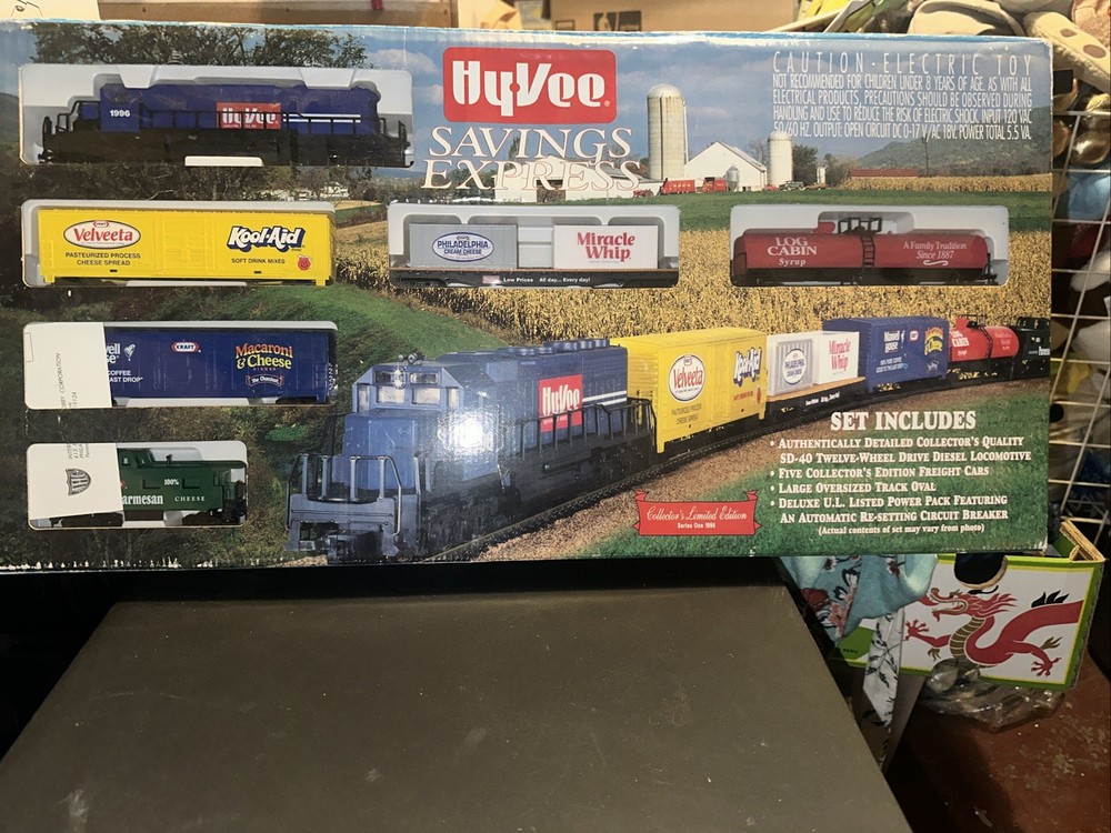 Hy-Vee HO Scale Train Set, Incl. LOG CABIN, HONEYCOMB, STOVE TOP+, Track, Power