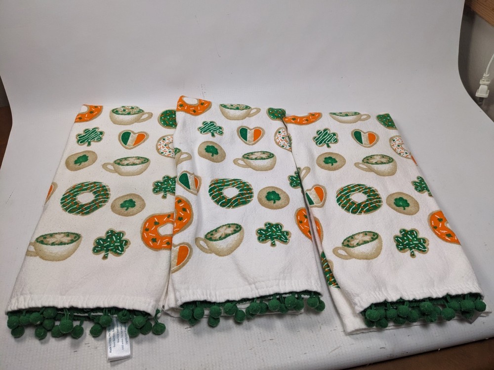 Real Simple Cotton Dish Kitchen towels St. Patrick's Day Donuts clover Lot of 3