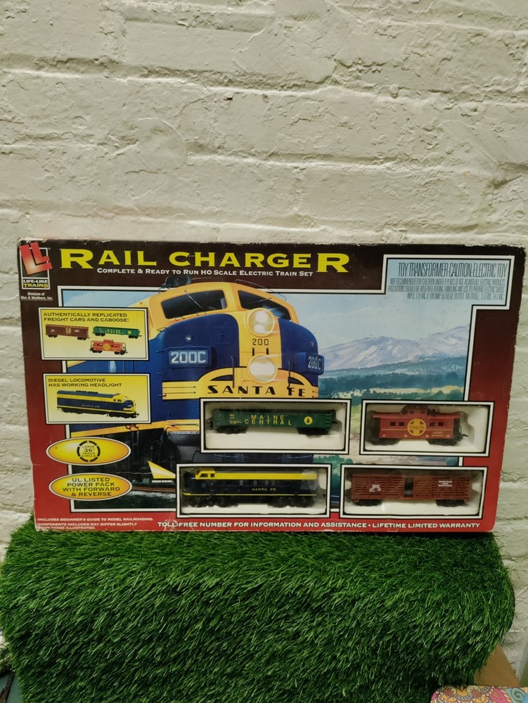 LifeLike from Walthers  RAIL CHARGER Santa Fe Electric Train Set 433-8886 Sealed