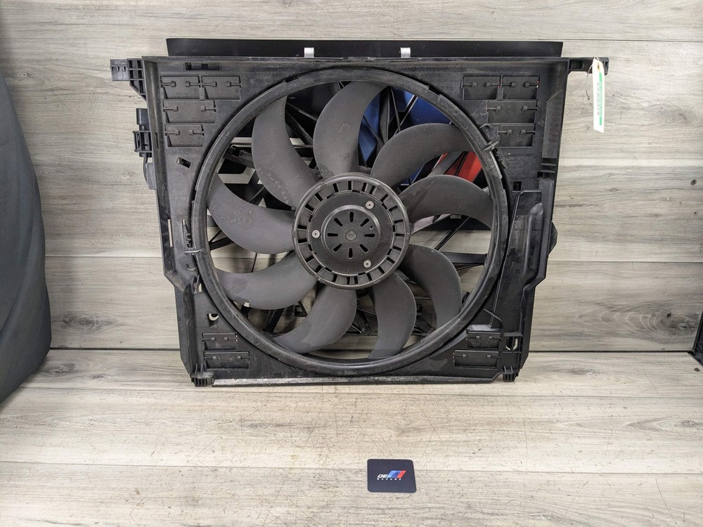 OEM BMW F02 F06 F10 F12 F13 550 650 750 Radiator Cooling Fan Shroud w Motor 850W