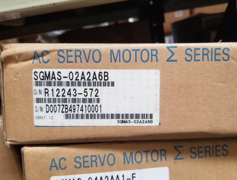 AC SERVO MOTOR SGMAS-02A2A6B SGMAS02A2A6B NEW FREE EXPEDITED SHIPPING #A6-4