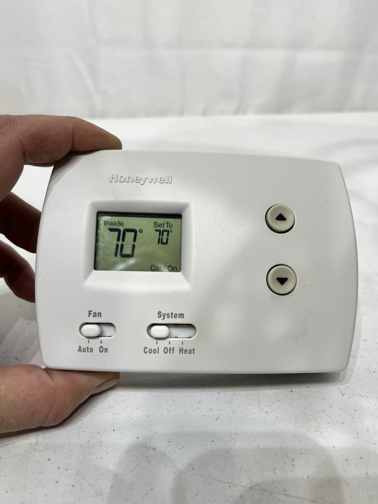 Honeywell TH3110D1008 Pro 3000 Non-Programmable Digital Thermostat White