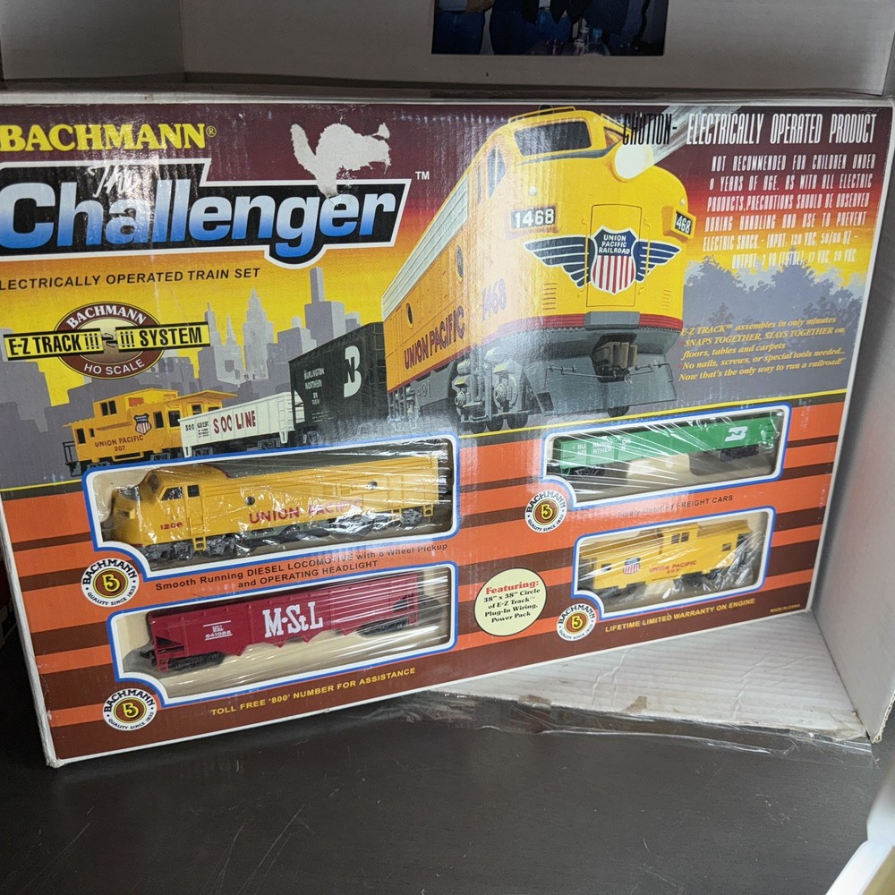 Bachmann Ho Scale #00621  The Challenger HO Scale Electric Train Set