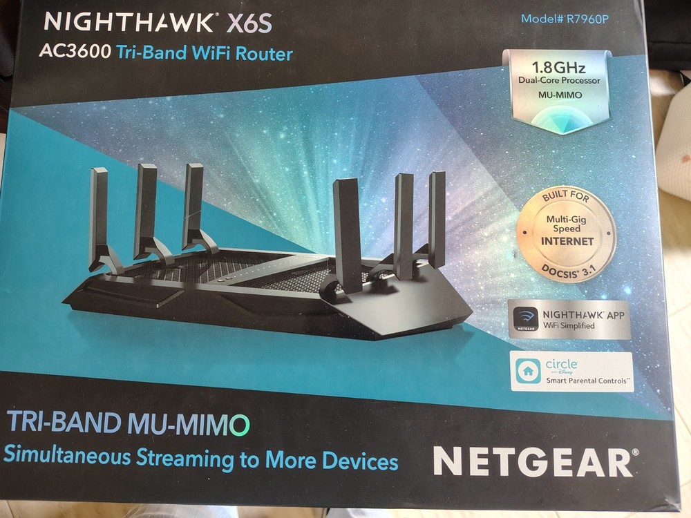 NETGEAR NIGHTHAWK X6S AC3600 TRI-BAND WiFi ROUTER - TRI-BAND MU-MIMO Model R7960