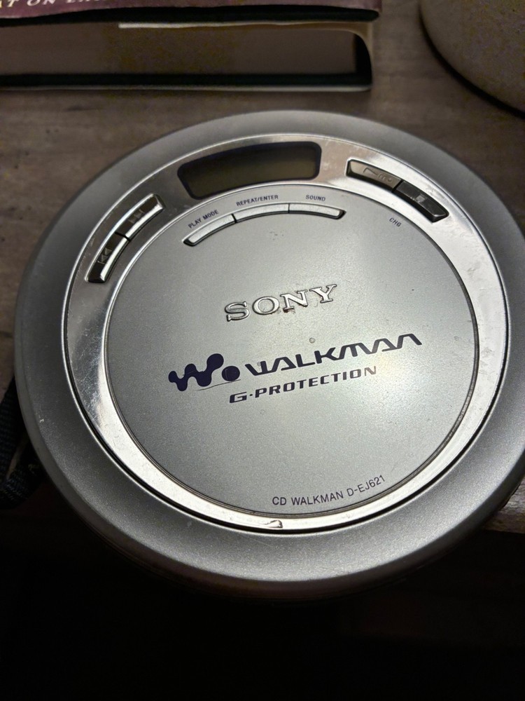2003 Sony CD Walkman D-EJ621 Portable CD Player with Anti-Skip G-Protection Tech